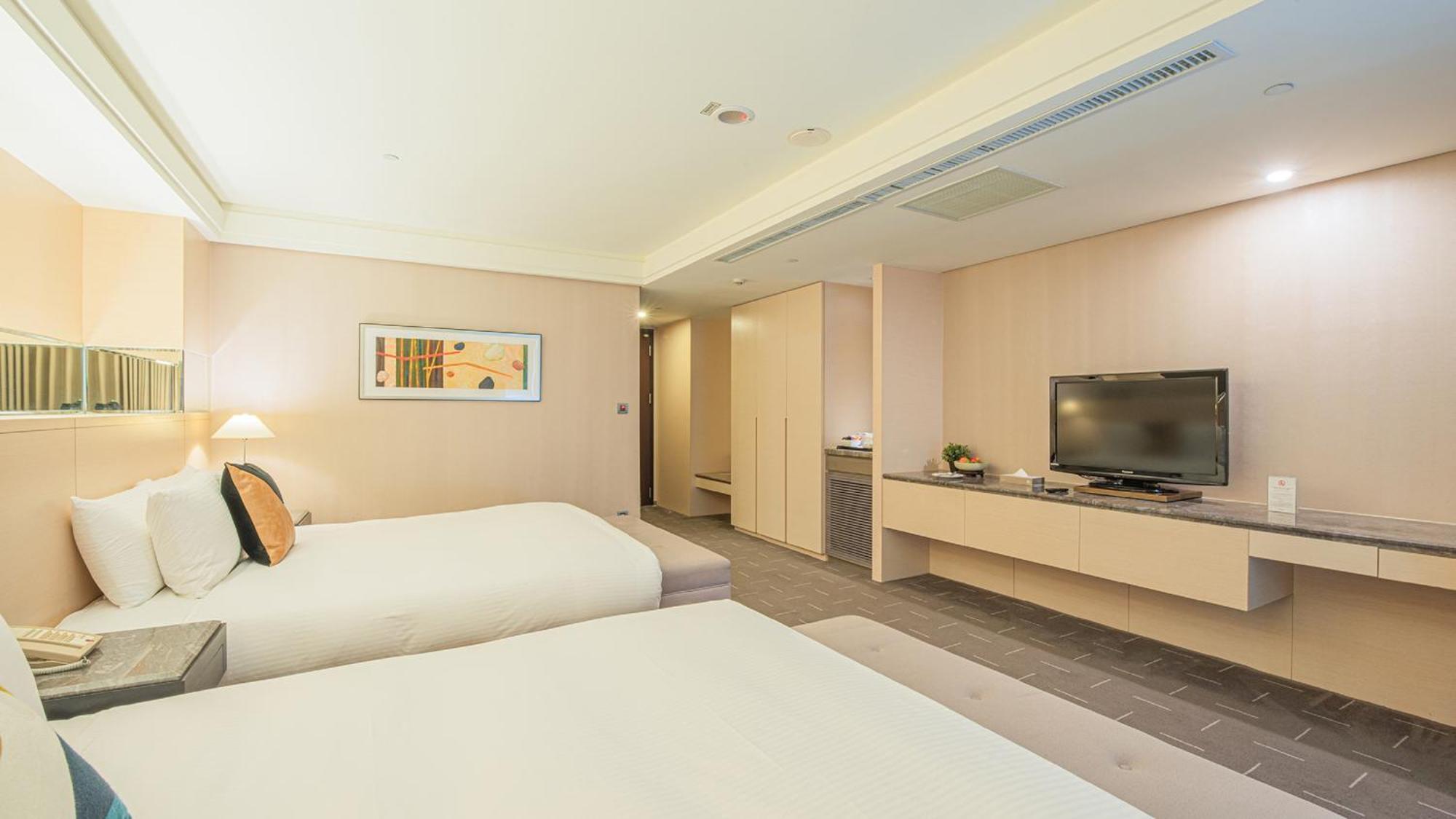 Tempus Hotel - Dadun Building Taichung Bagian luar foto