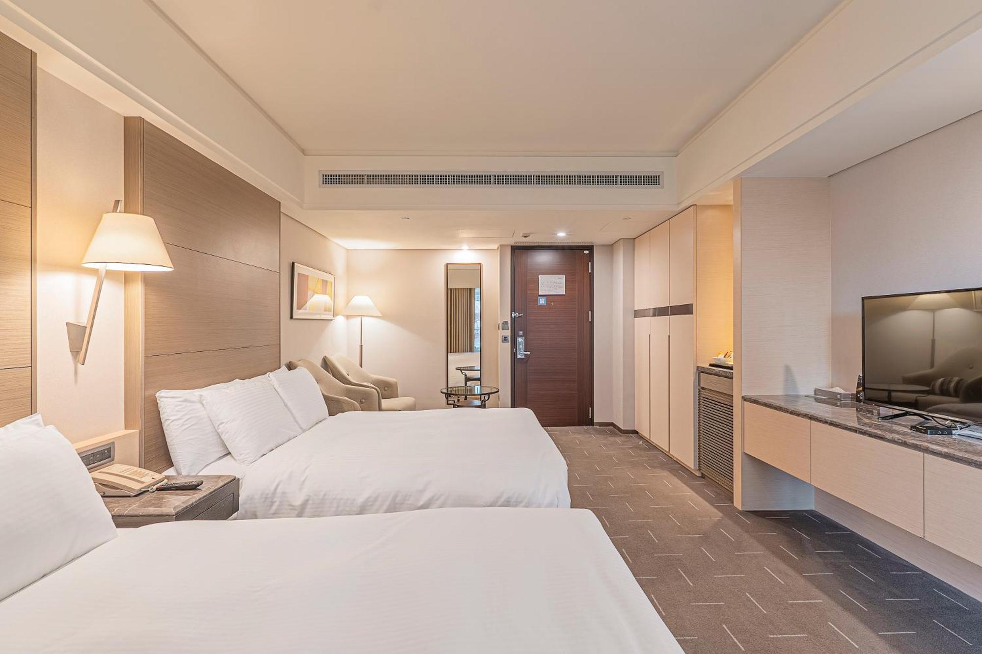 Tempus Hotel - Dadun Building Taichung Bagian luar foto