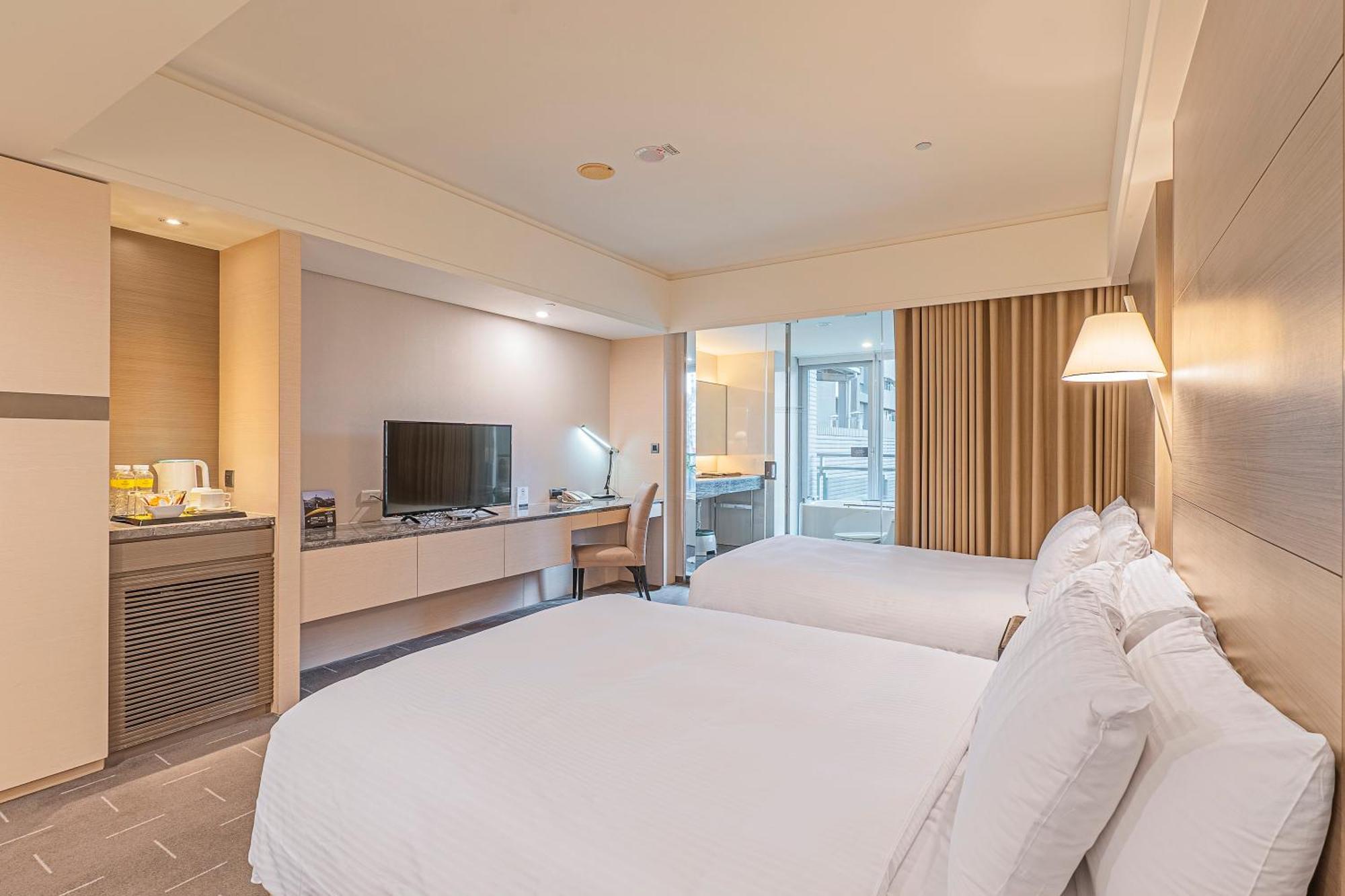 Tempus Hotel - Dadun Building Taichung Bagian luar foto